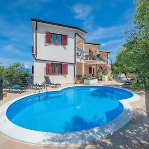 https://apartments-klaudio.in-istria.net