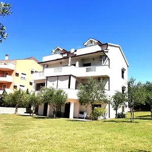 https://apartments-ana-medulin.in-istria.net